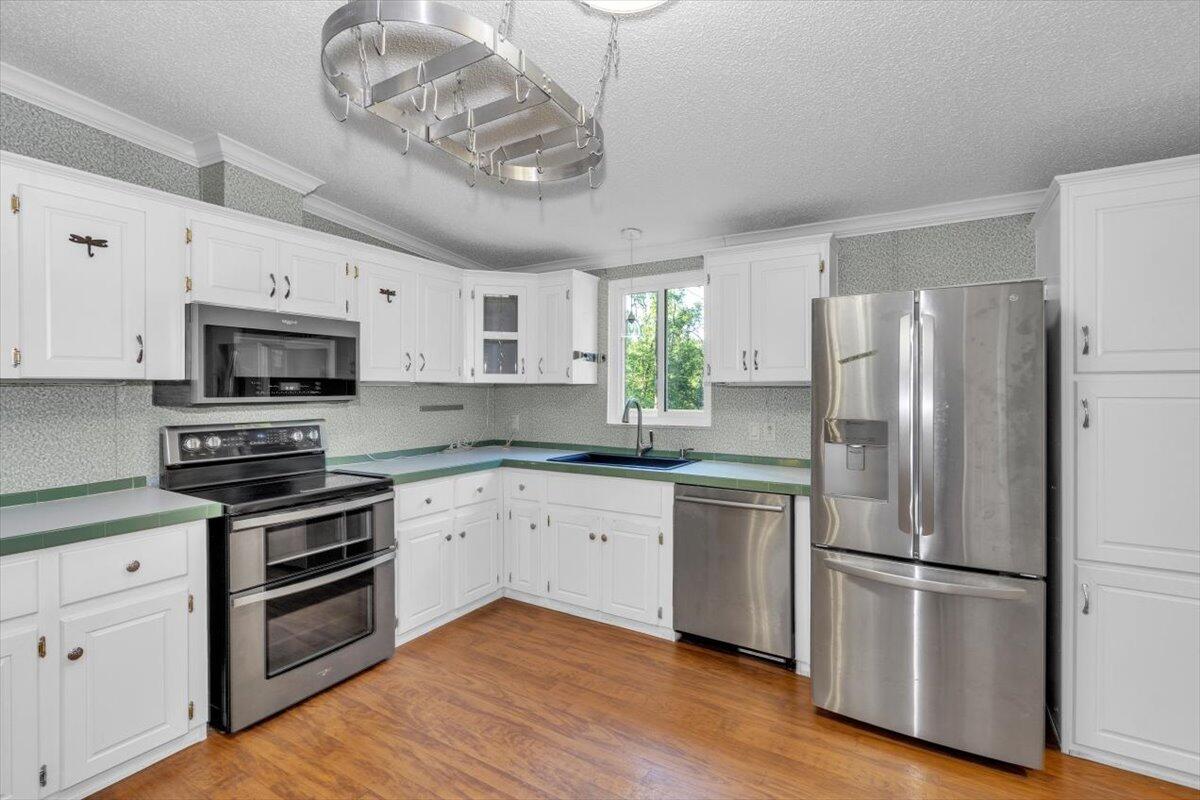 2544 Pine Needle Road