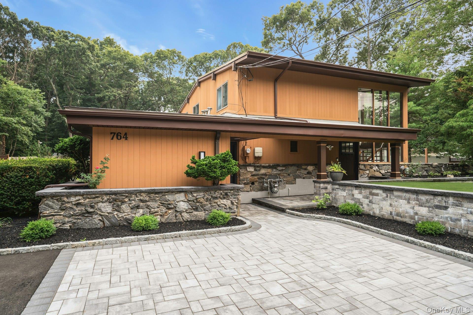 764 Vanderbilt Parkway