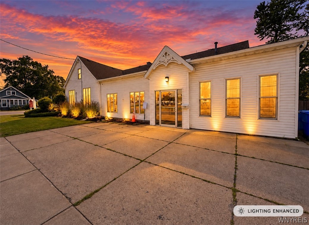 736 Center Road