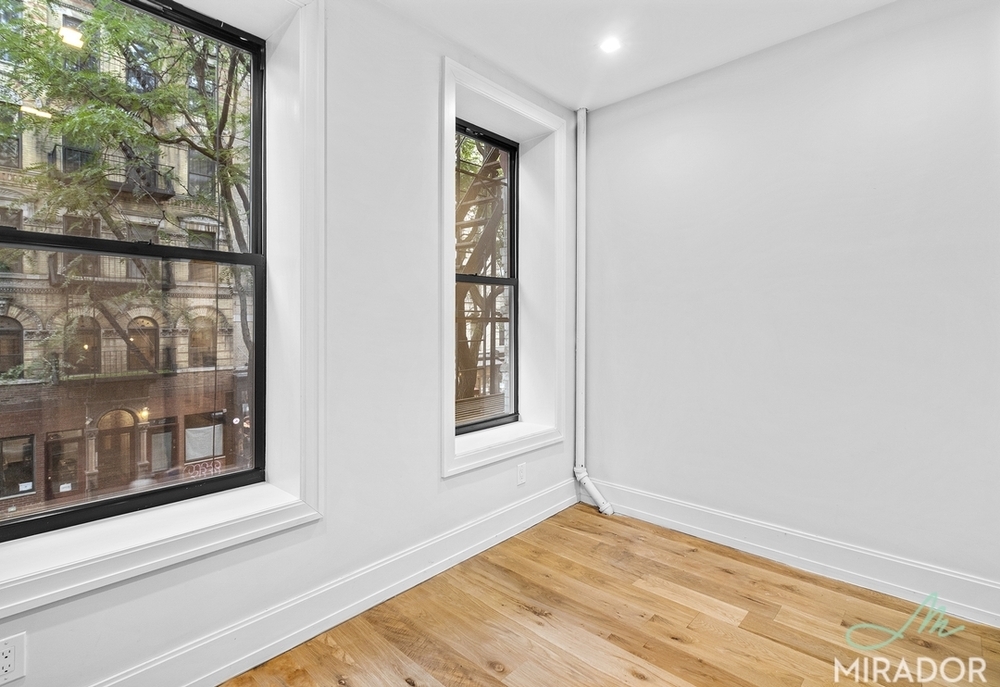 221 E 10th Street 14