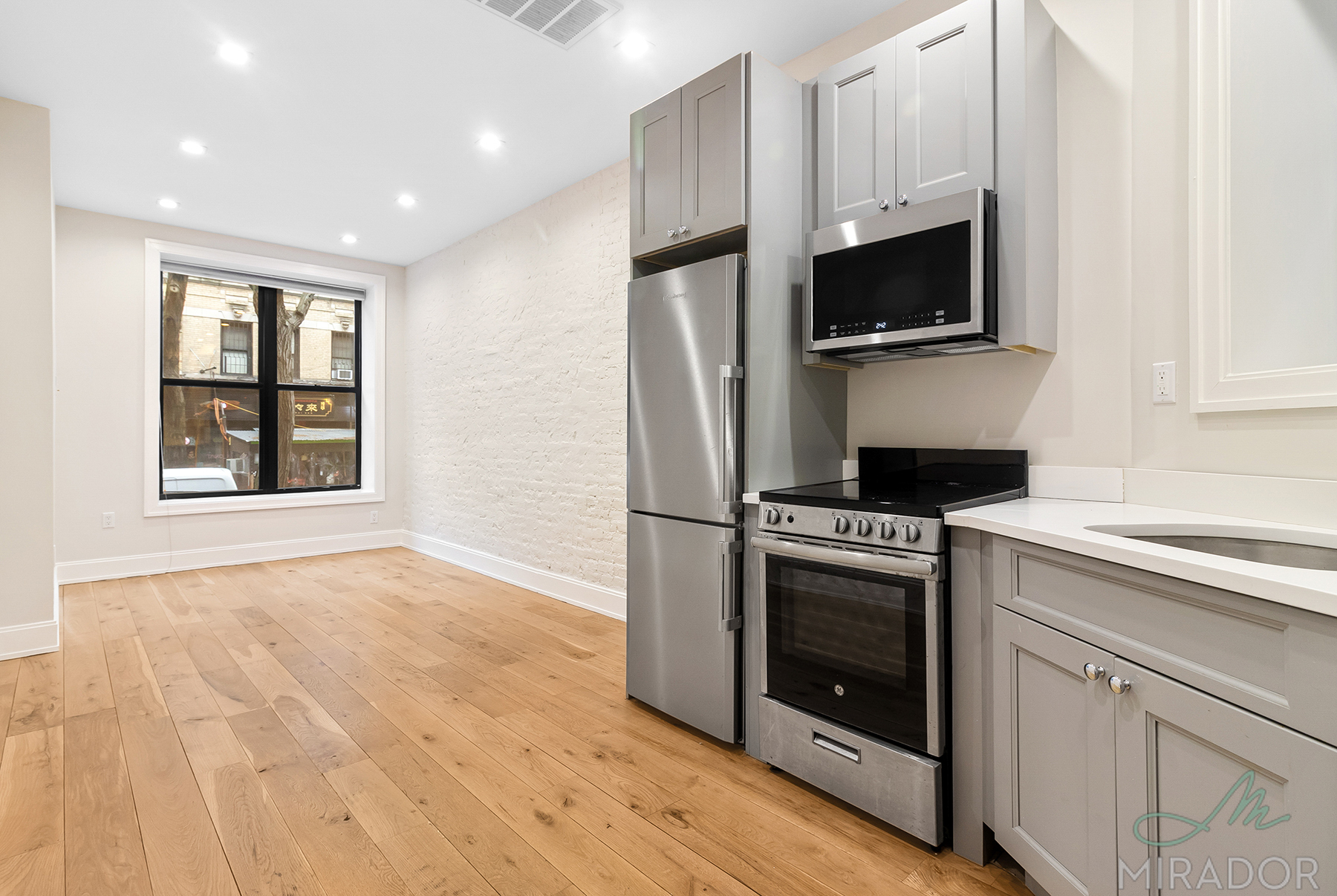 221 E 10th Street 1