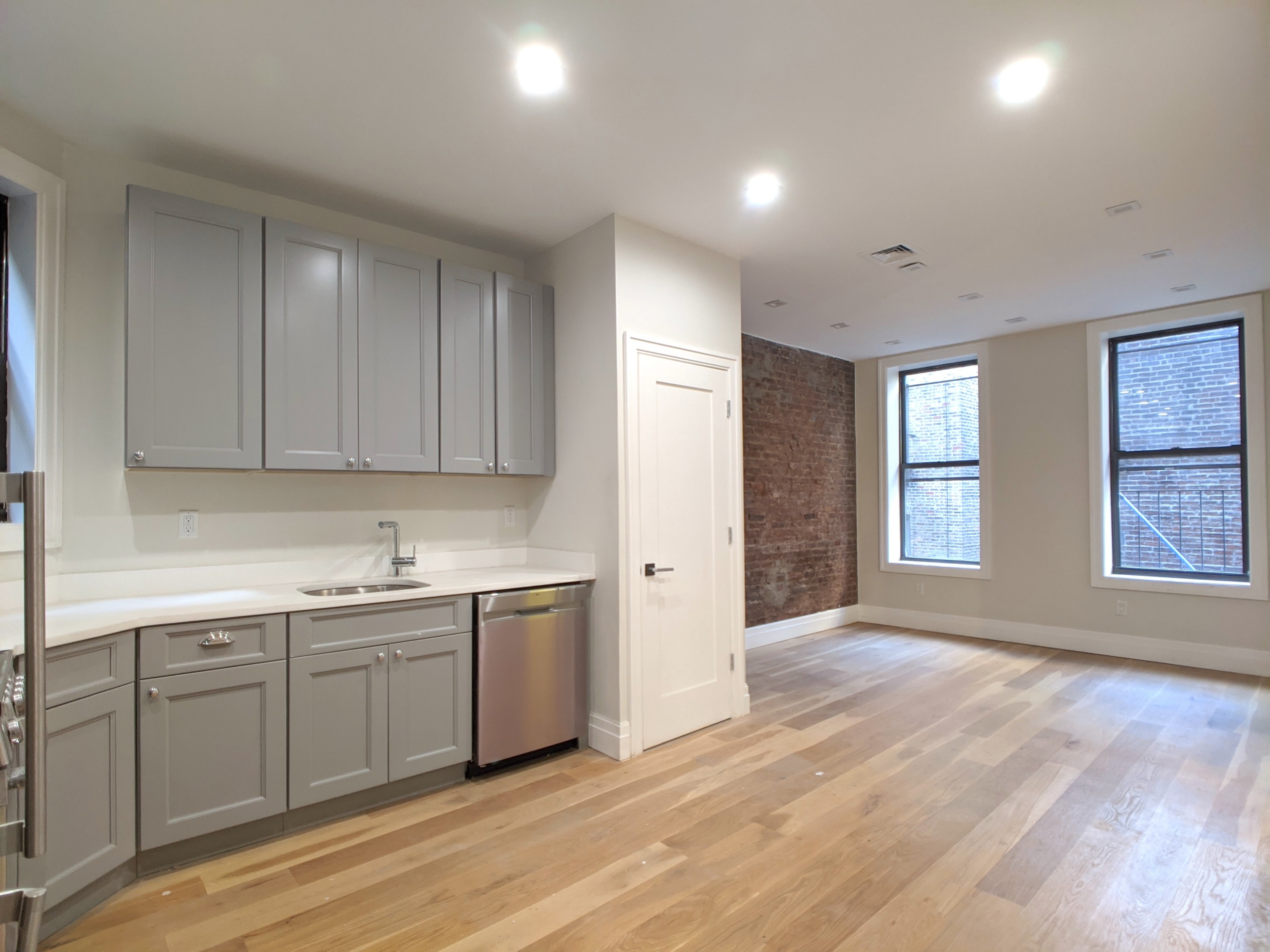 221 E 10th Street 400