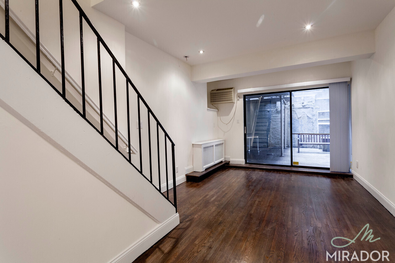 10 E 13th Street LF
