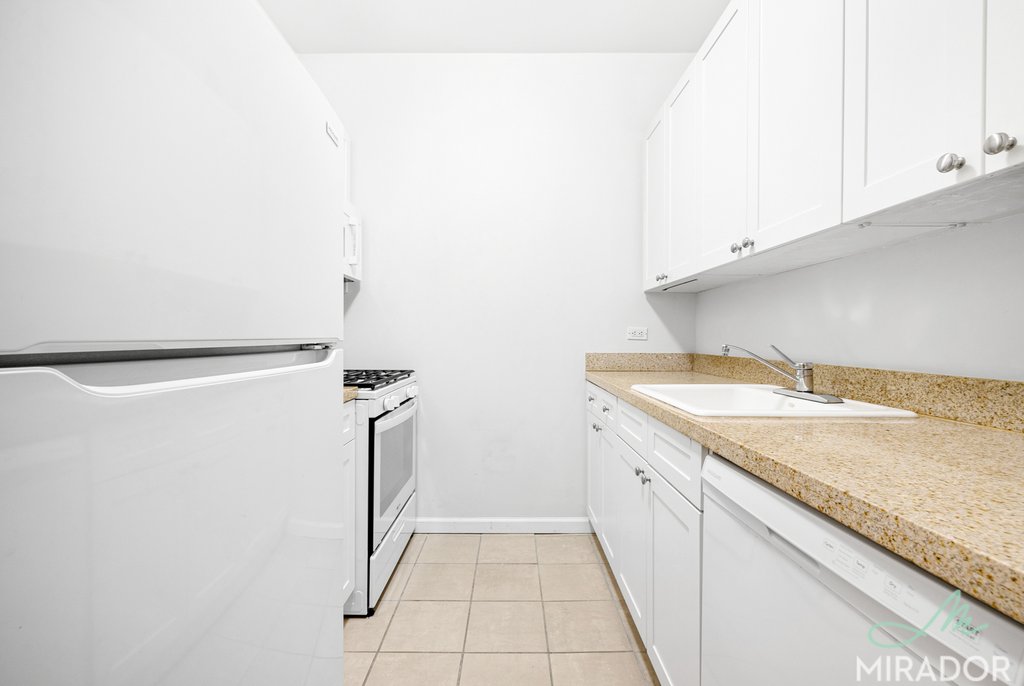15 Park Row 16J