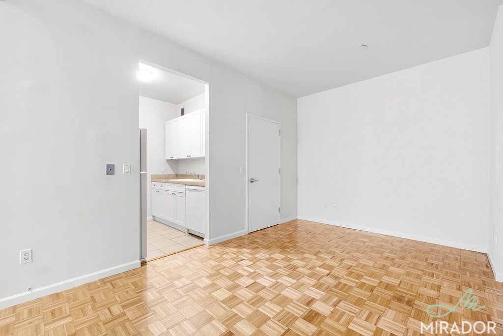 15 Park Row 16J