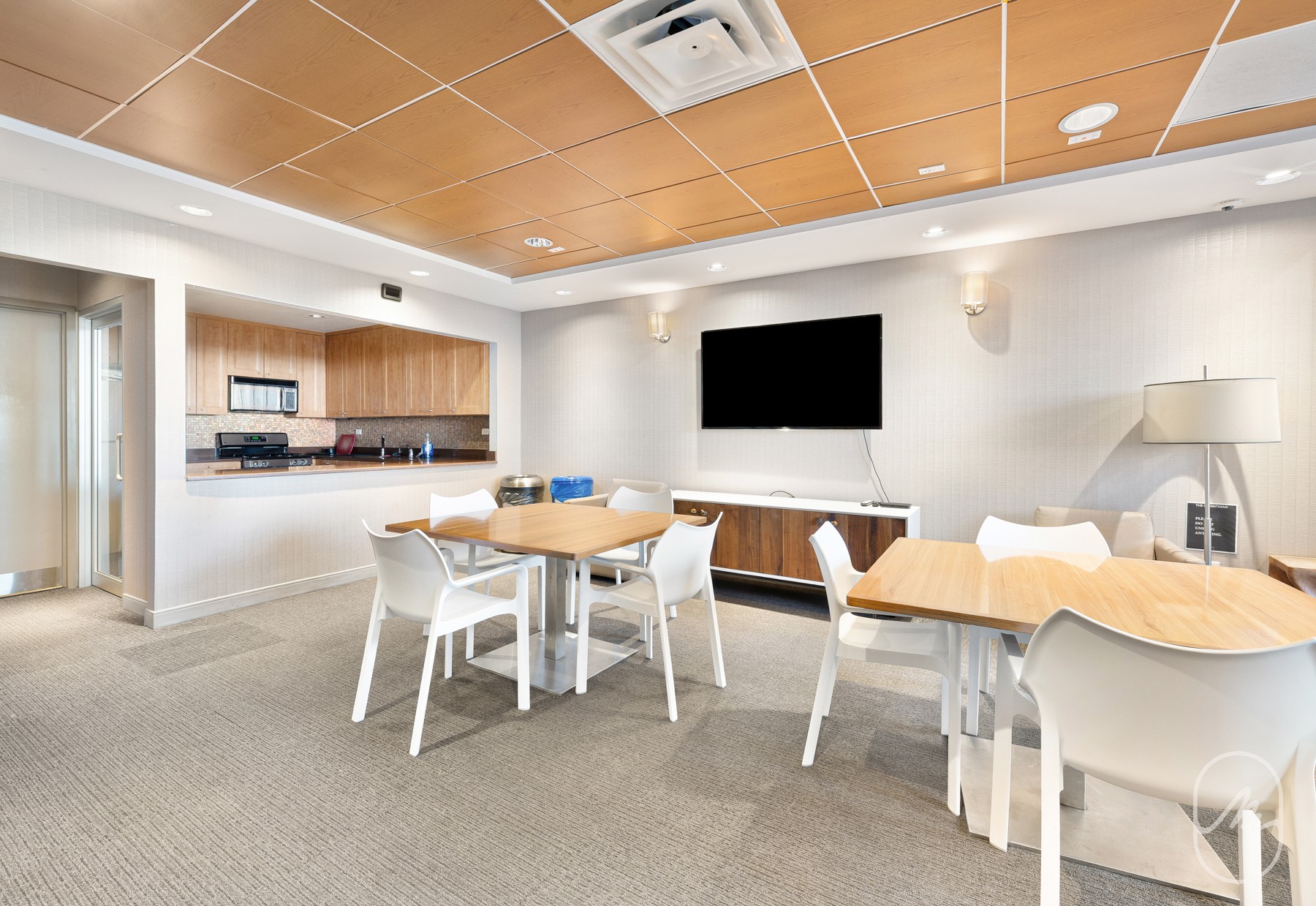 330 E 38th Street 23Q