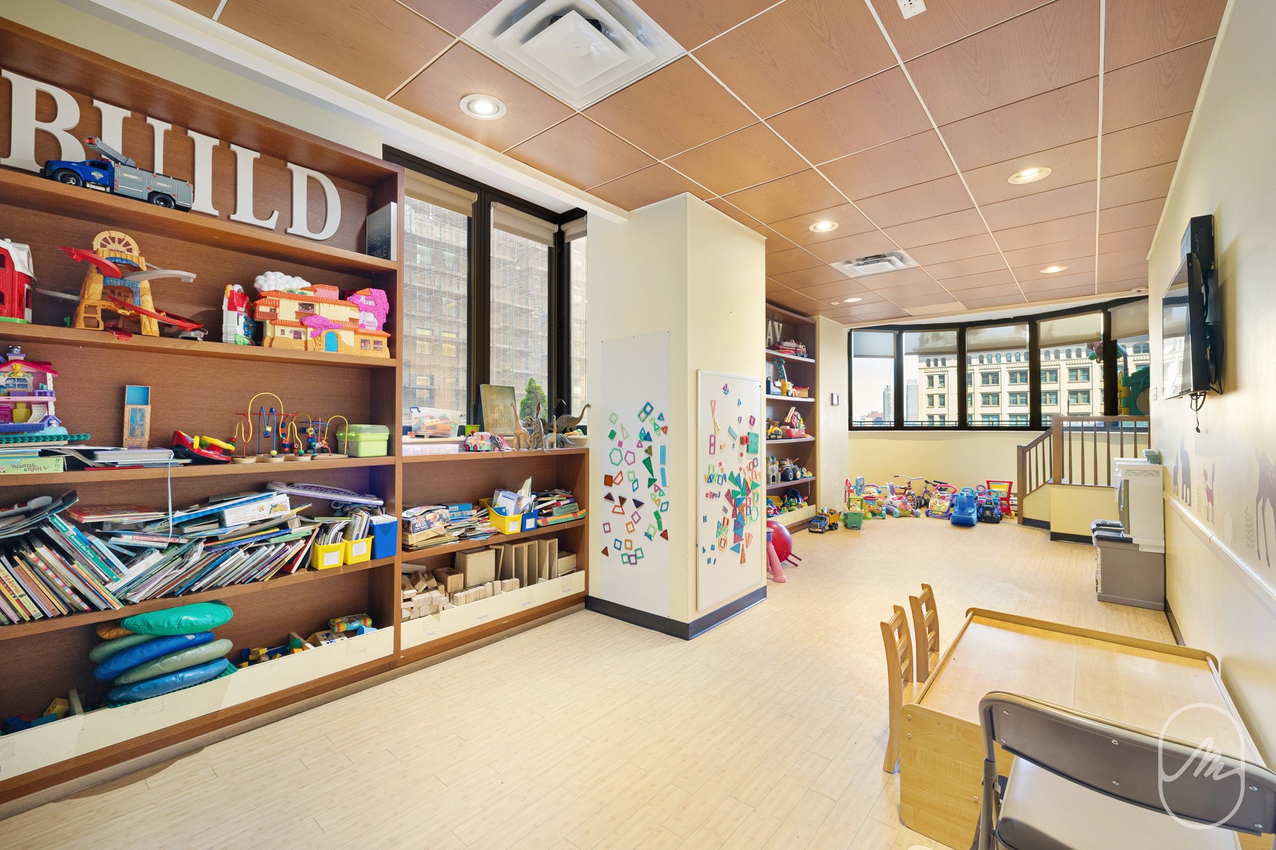 330 E 38th Street 23Q