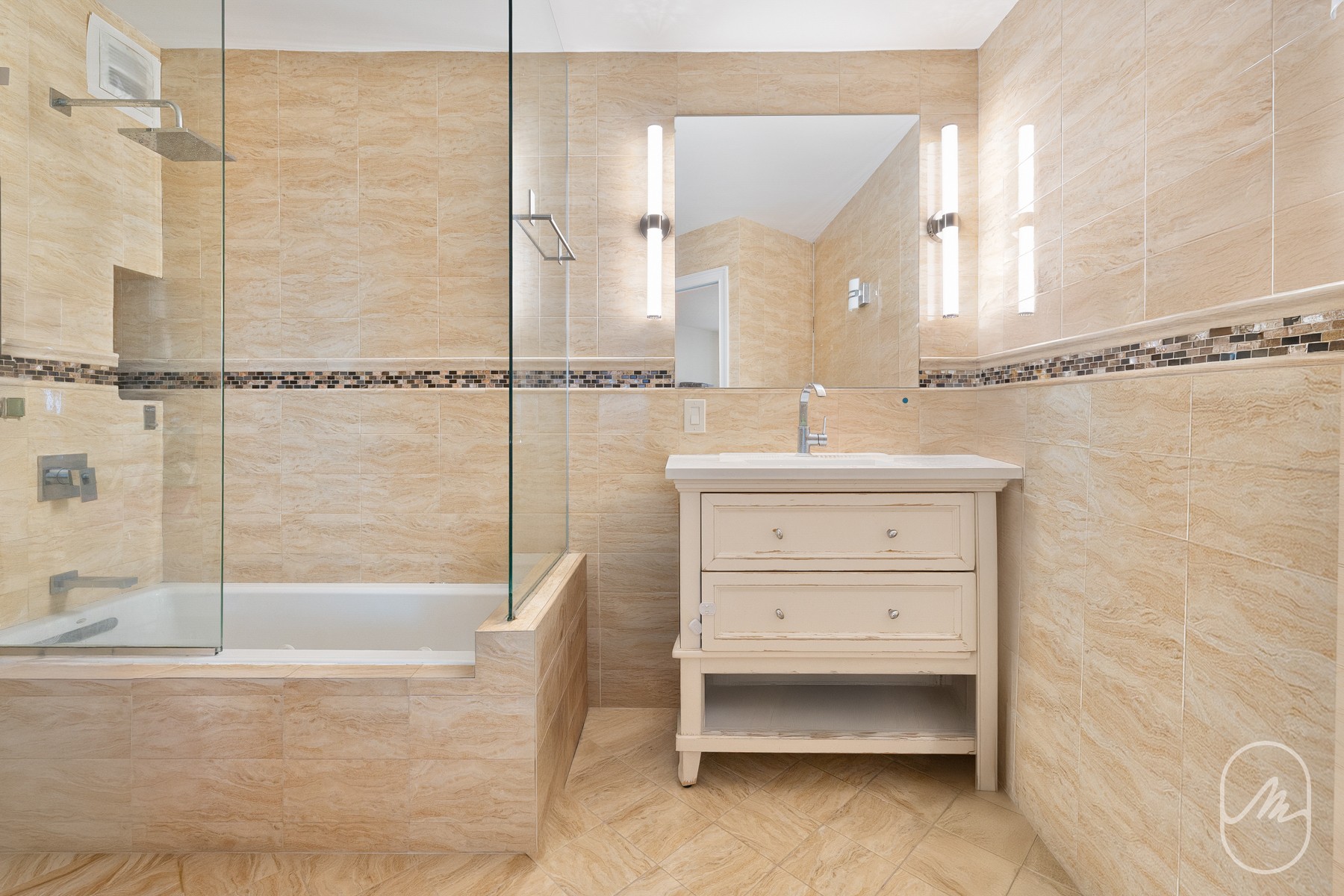 330 E 38th Street 23Q