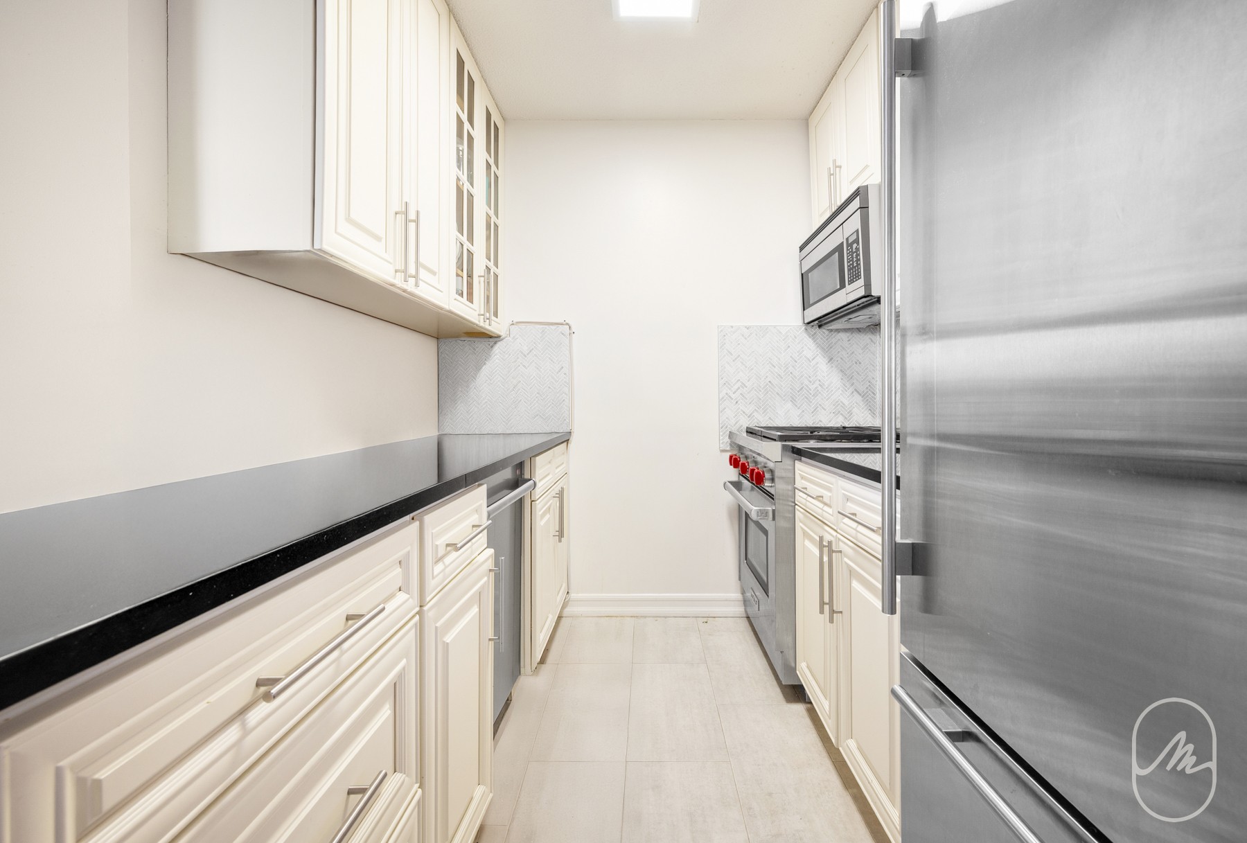 330 E 38th Street 23Q