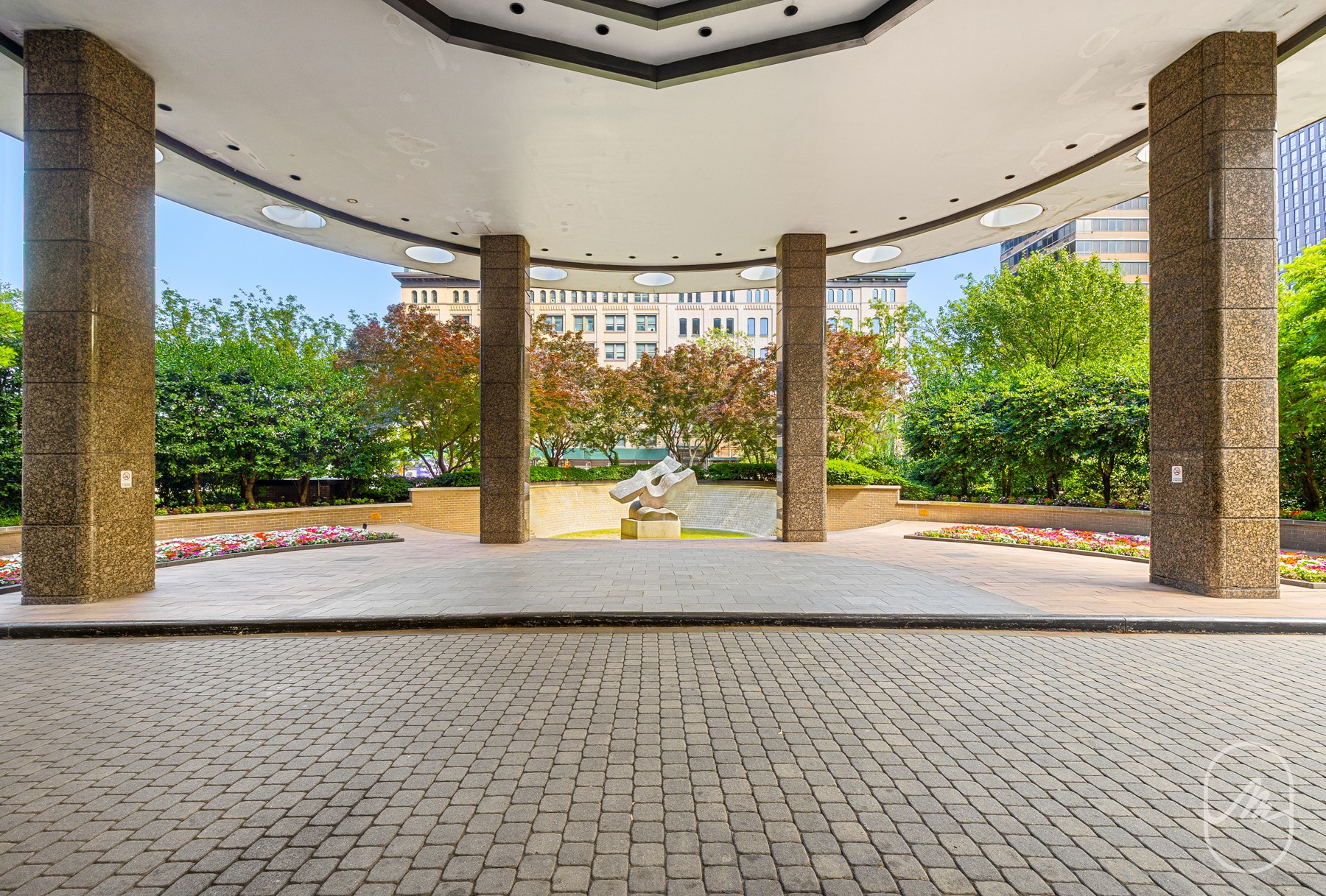 330 E 38th Street 23Q