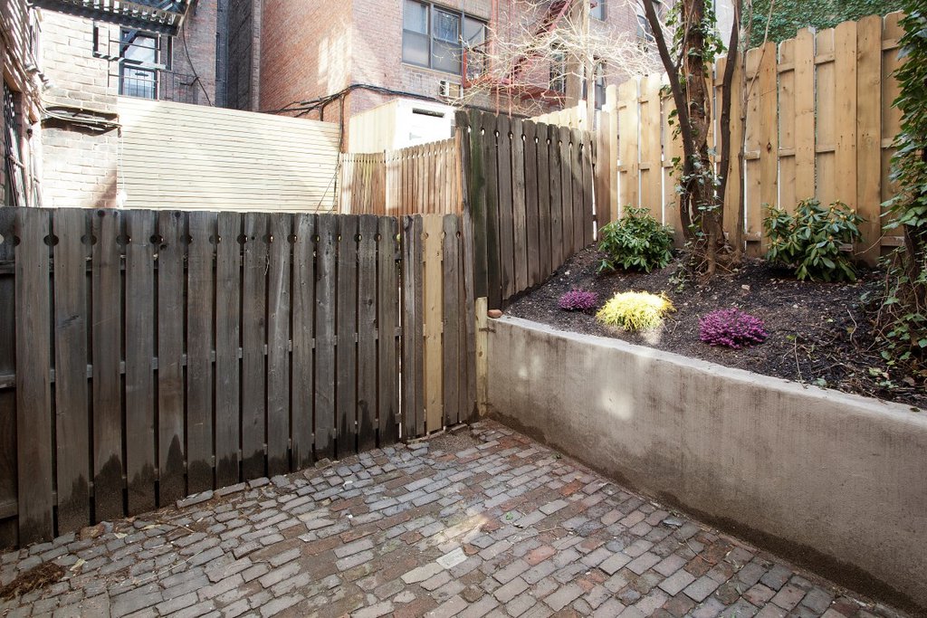 116 Thompson Street LB