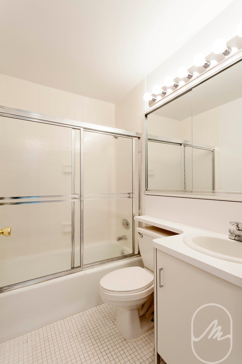 330 E 39th Street 11G