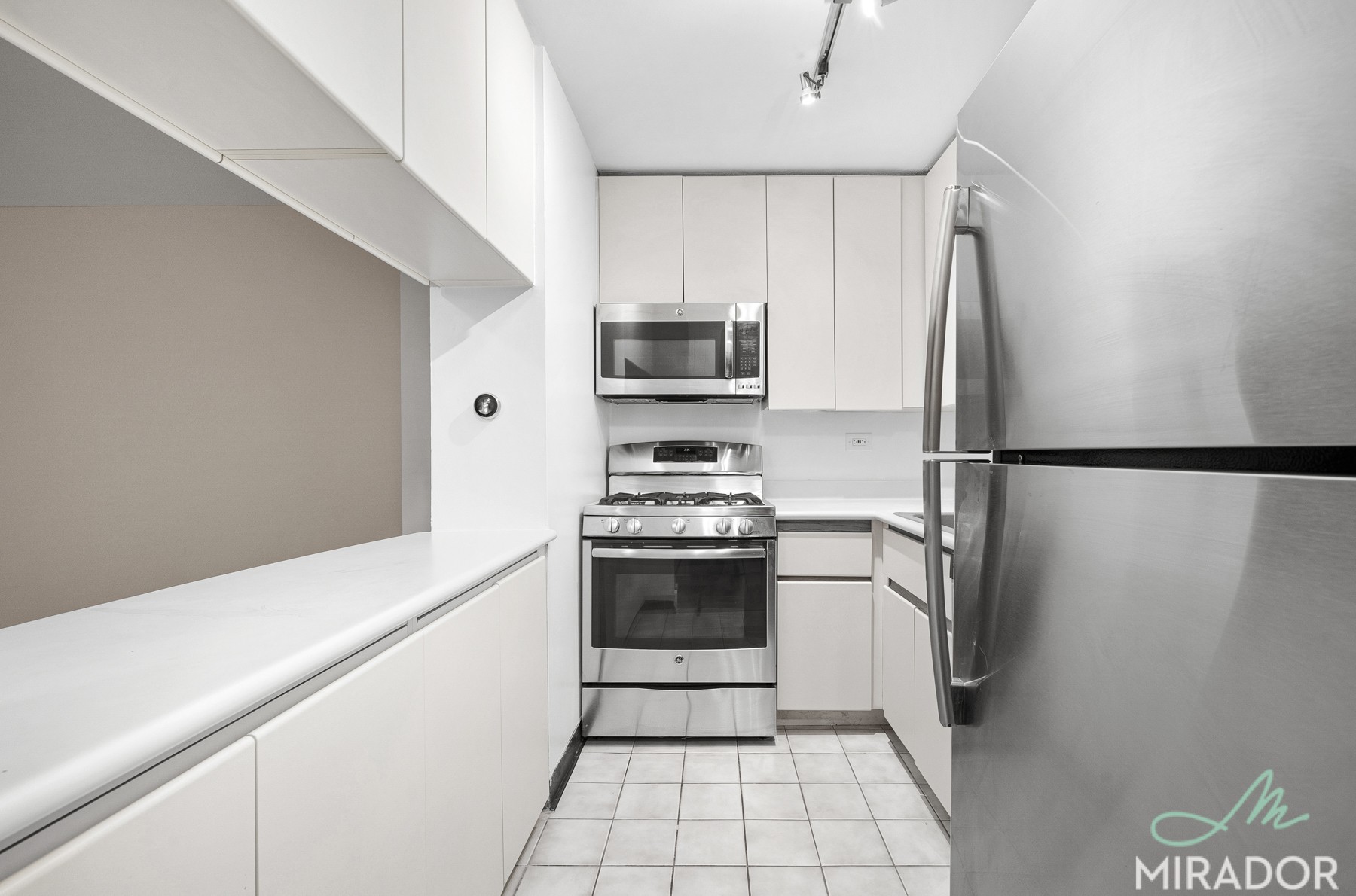 330 E 39th Street 9N