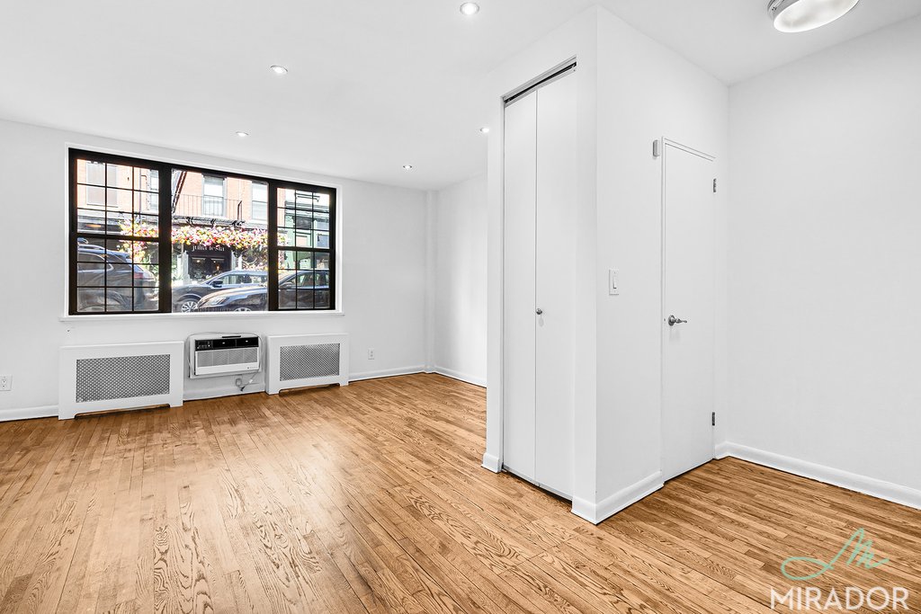 116 Thompson Street LC