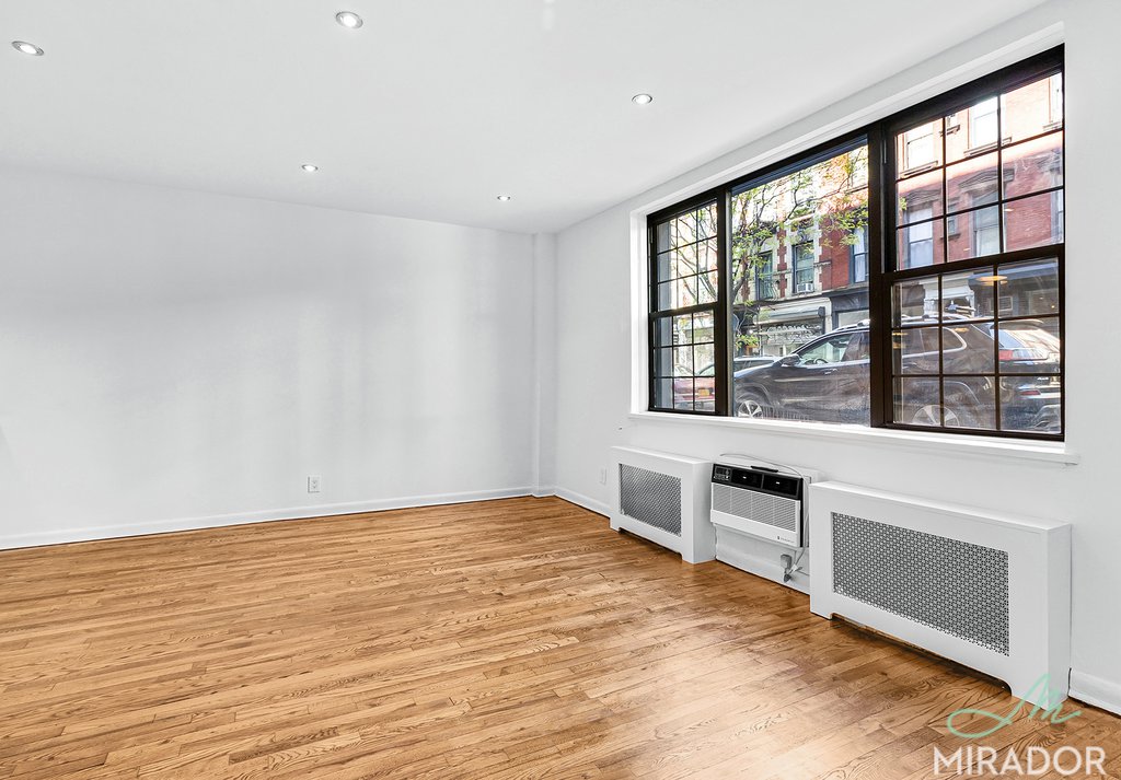 116 Thompson Street LC