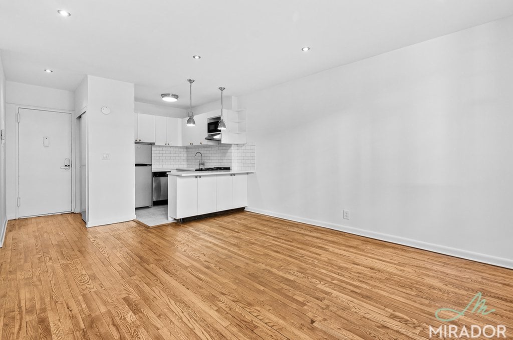 116 Thompson Street LC