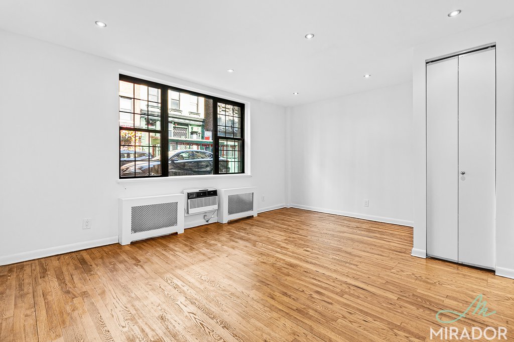 116 Thompson Street LC