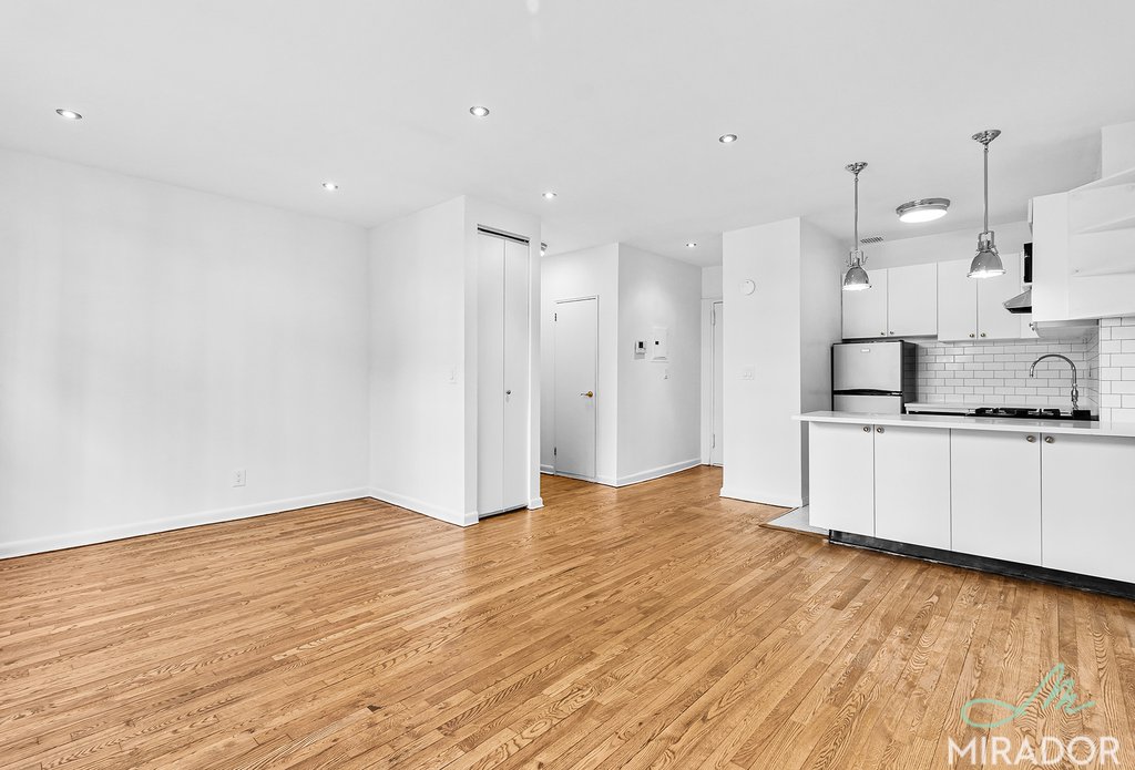 116 Thompson Street LC