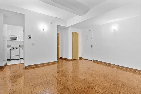 132 E 45th Street 4i