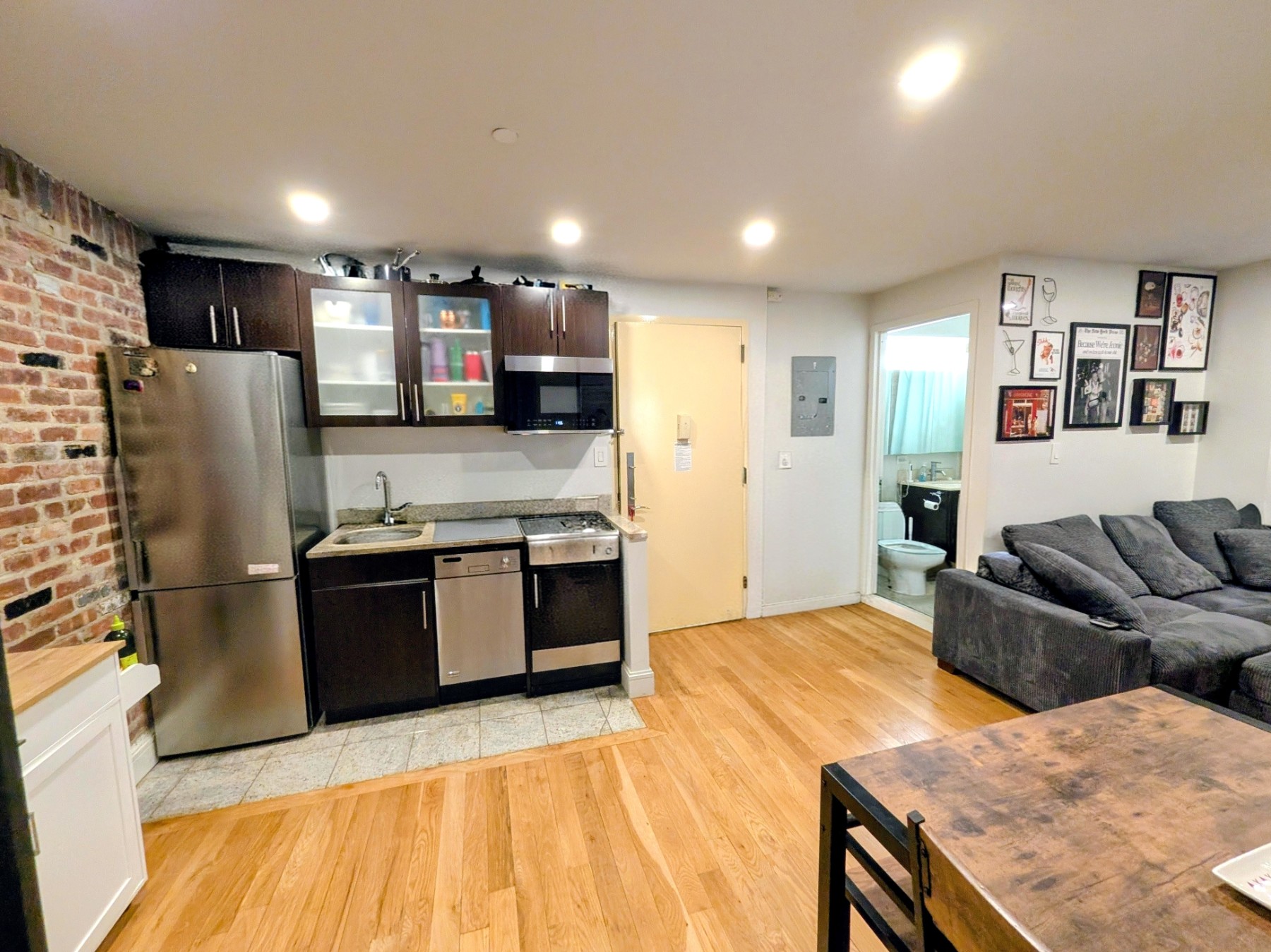 636 E 11th Street 4e