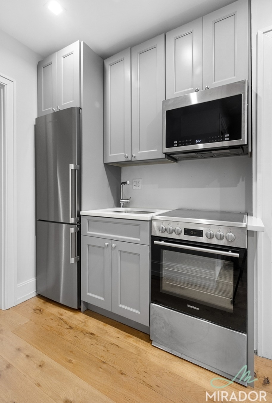221 E 10th Street 14