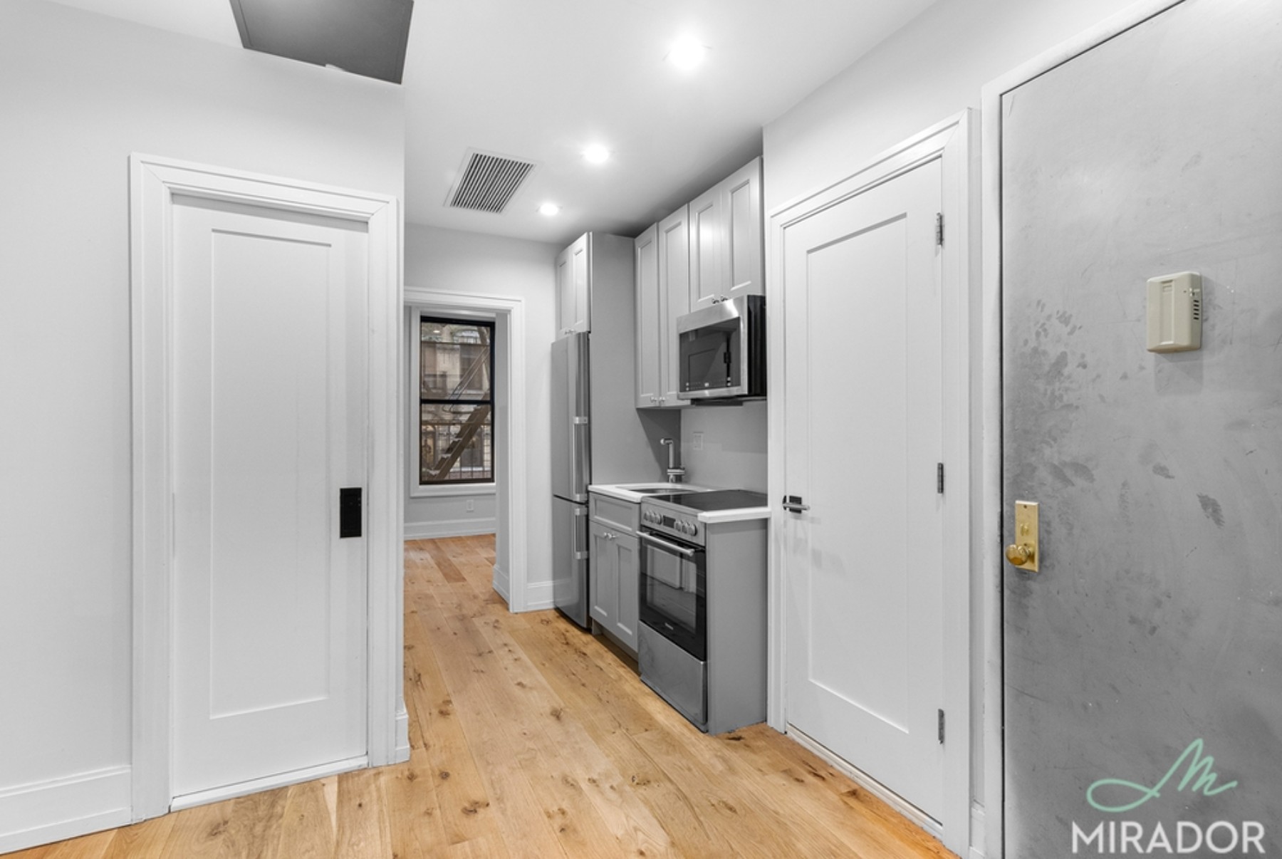 221 E 10th Street 14