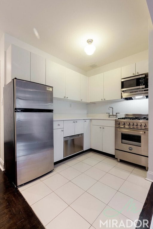 255 W 14th Street 4B