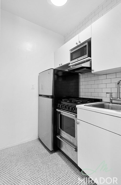 425 E 74th Street 2B