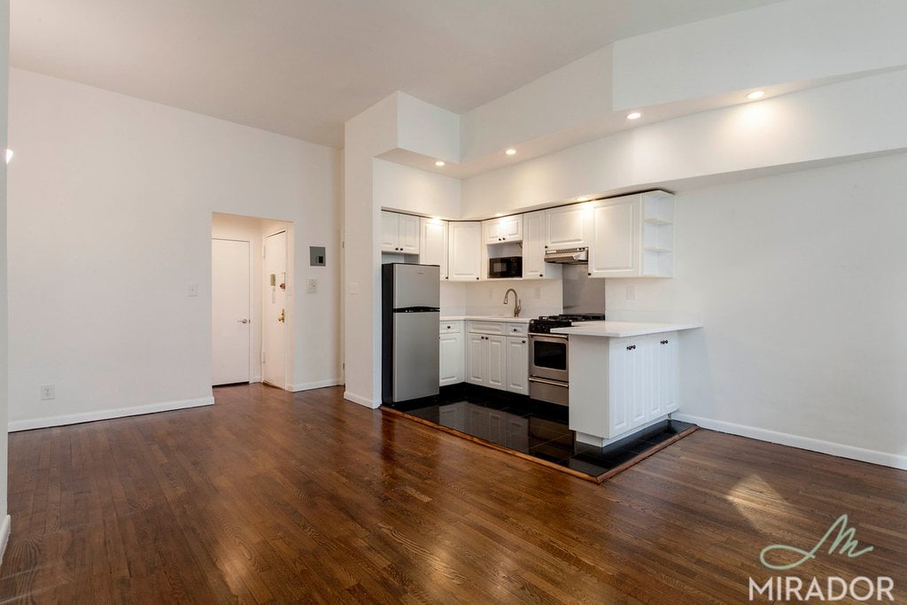 39 W 16th Street 3R