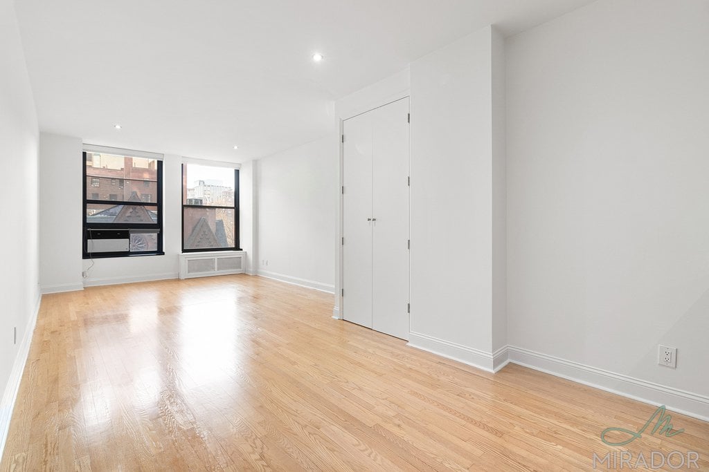 270 Park Avenue S 8C