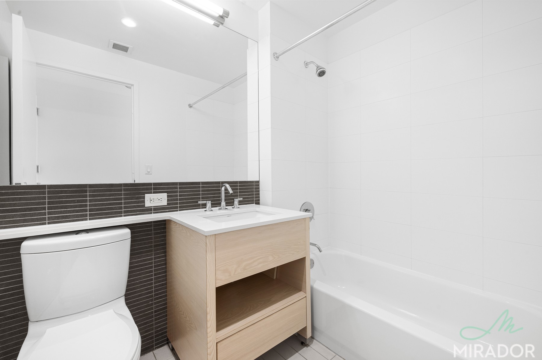 80 Dekalb Avenue 18L