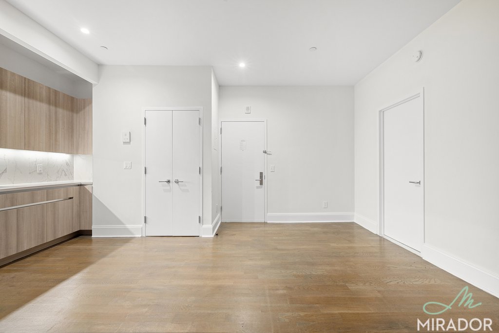 15 Park Row 21G