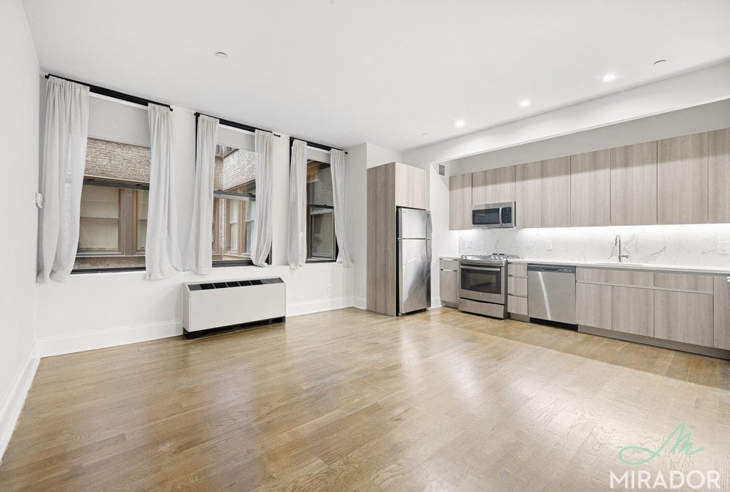 15 Park Row 21G
