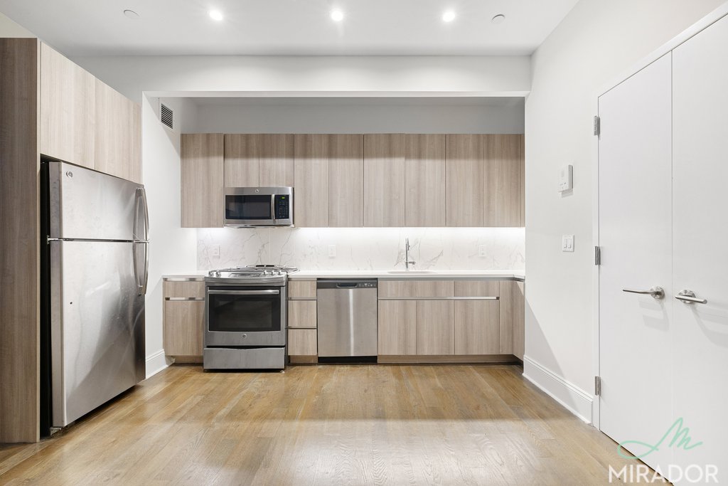 15 Park Row 21G