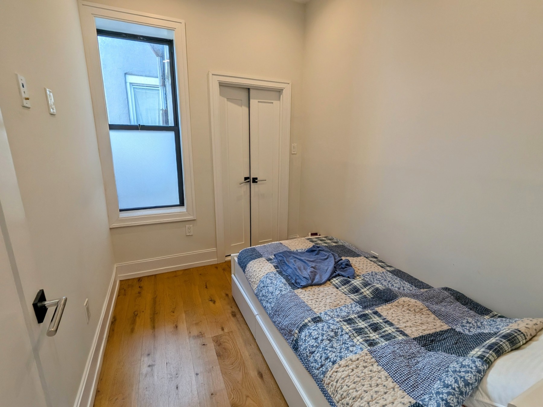 221 E 10th Street 17