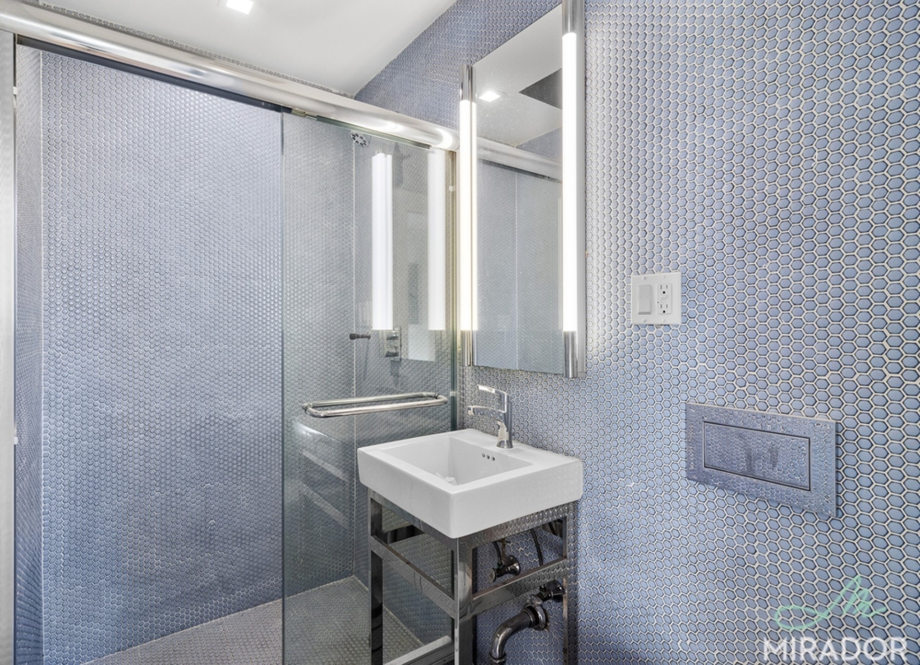 221 E 10th Street 17