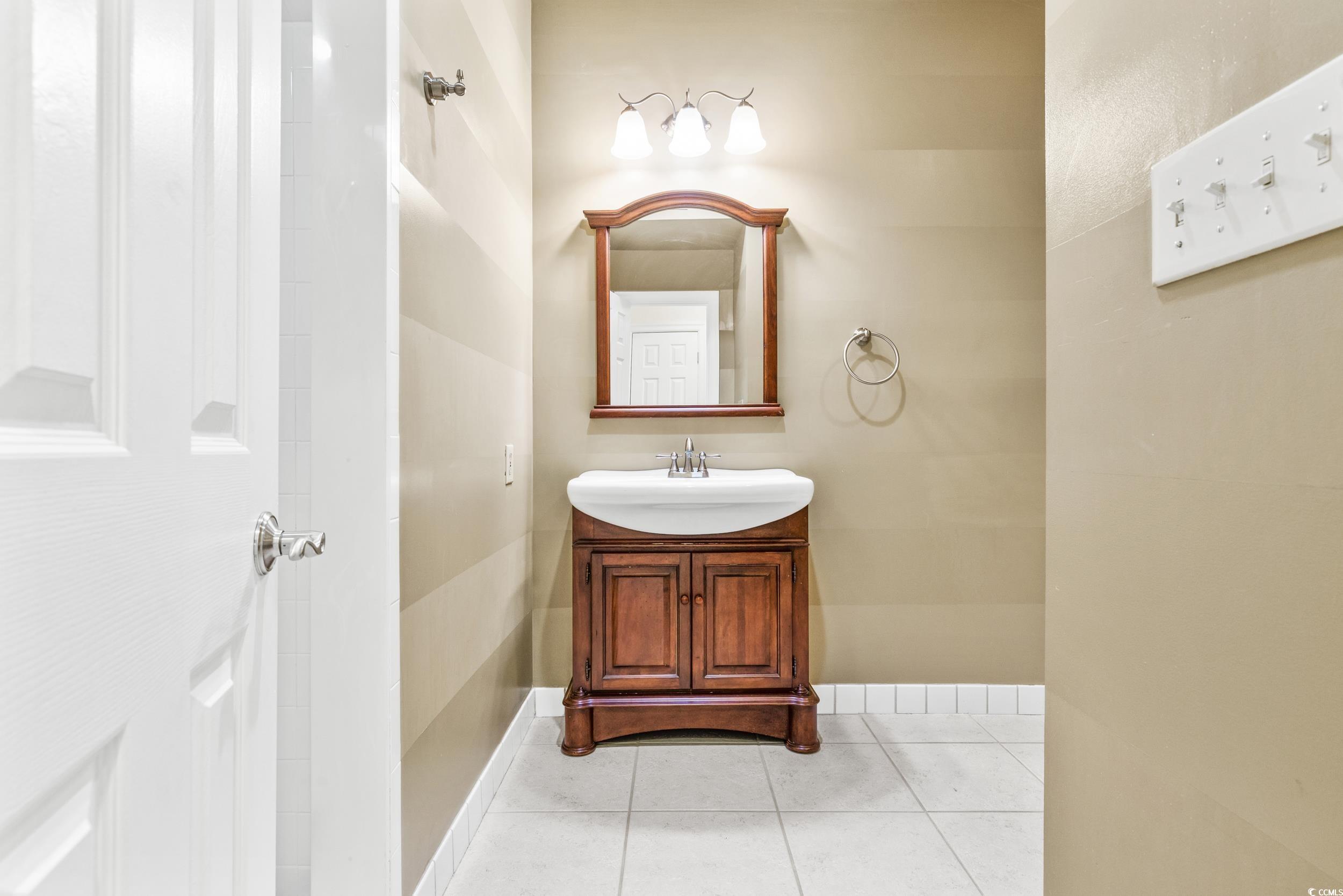 1970 Governors Landing Rd. Unit: 208