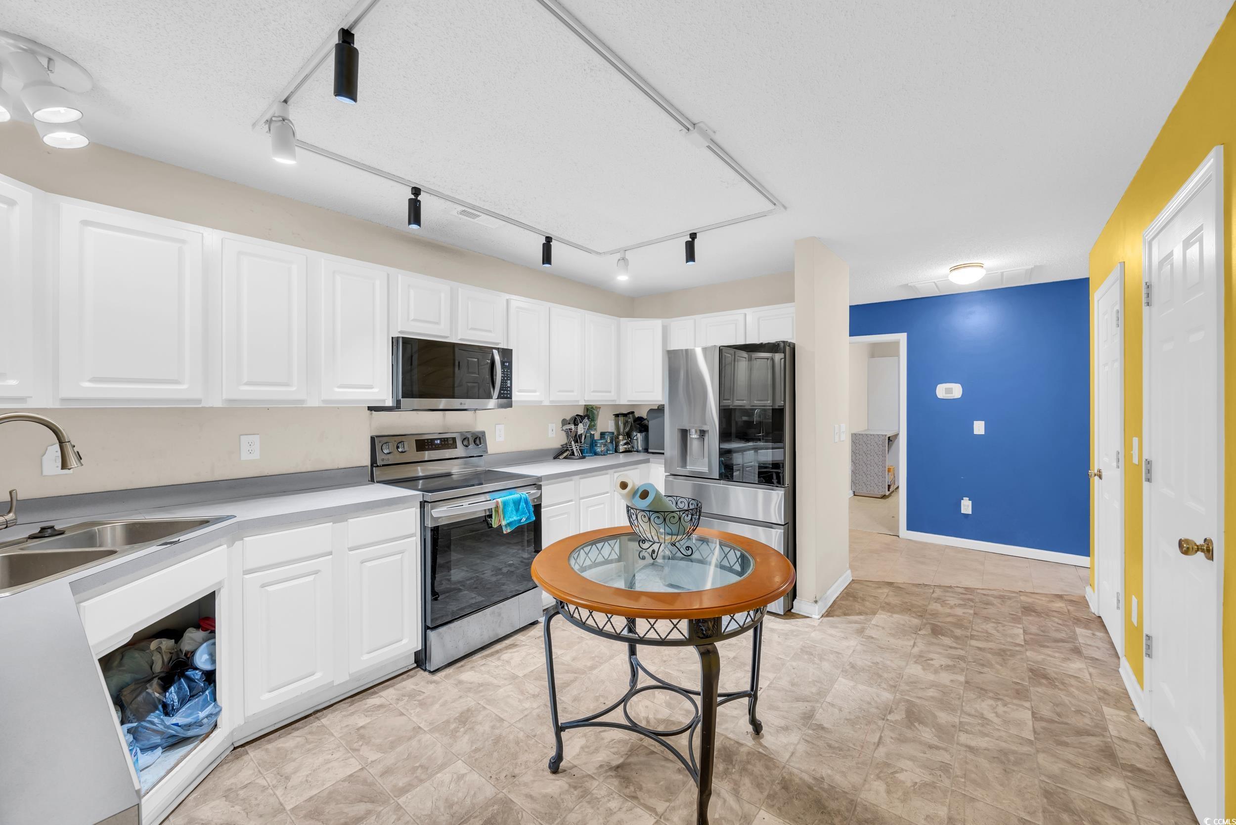 17 Lake Meadow Ln.