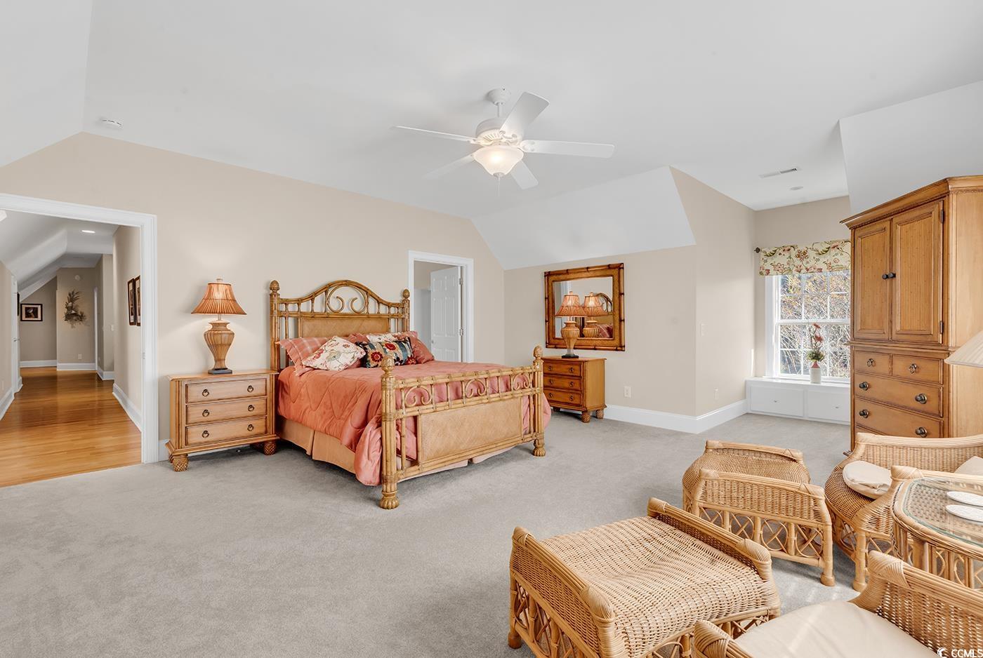 272 Chapman Loop