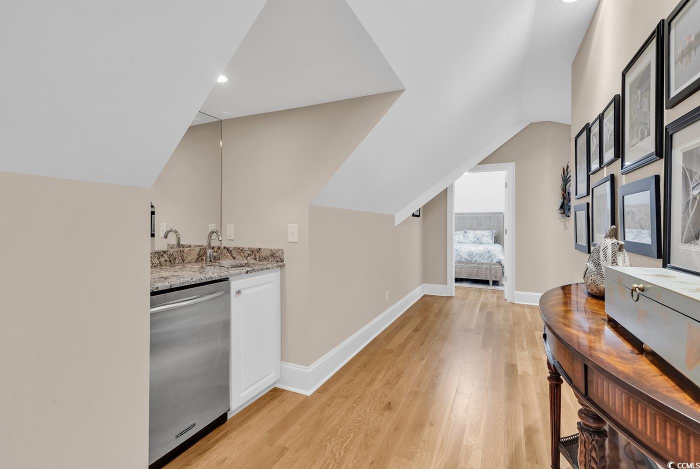 272 Chapman Loop