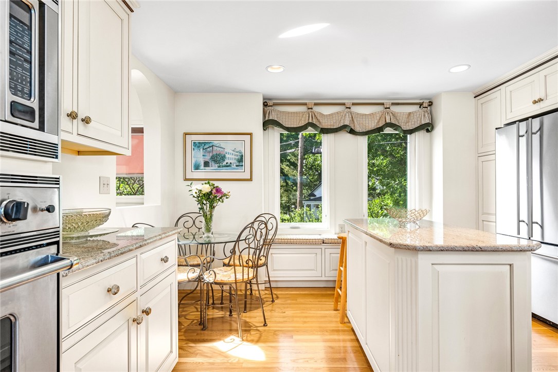 40 Oak Grove Street 10