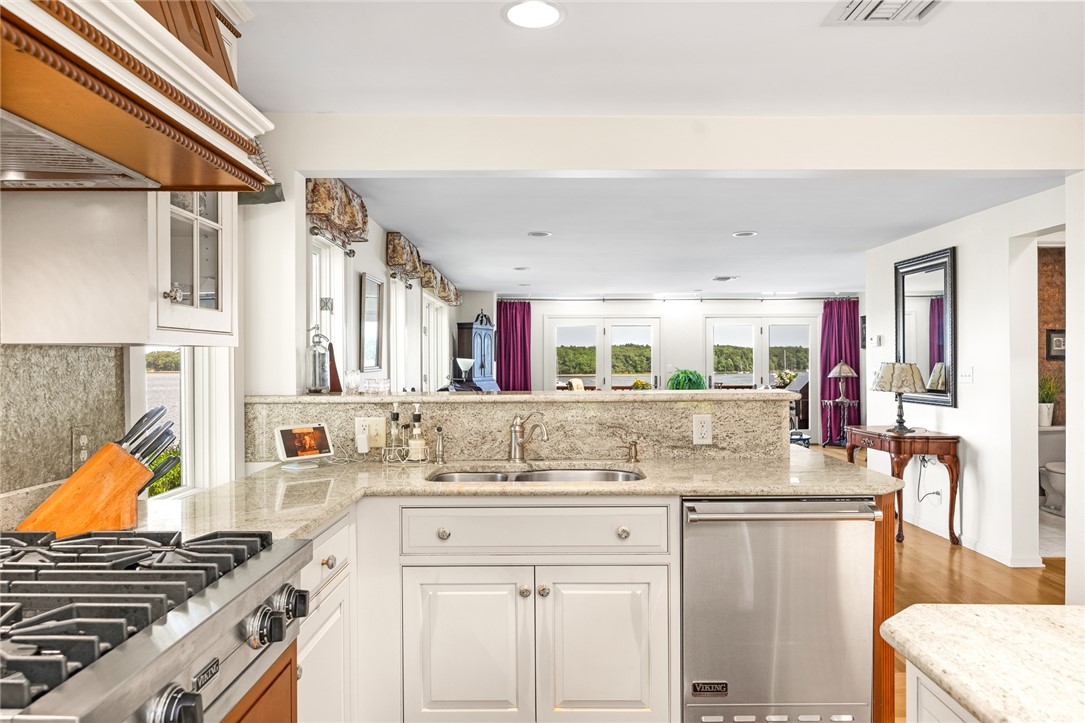 40 Oak Grove Street 10