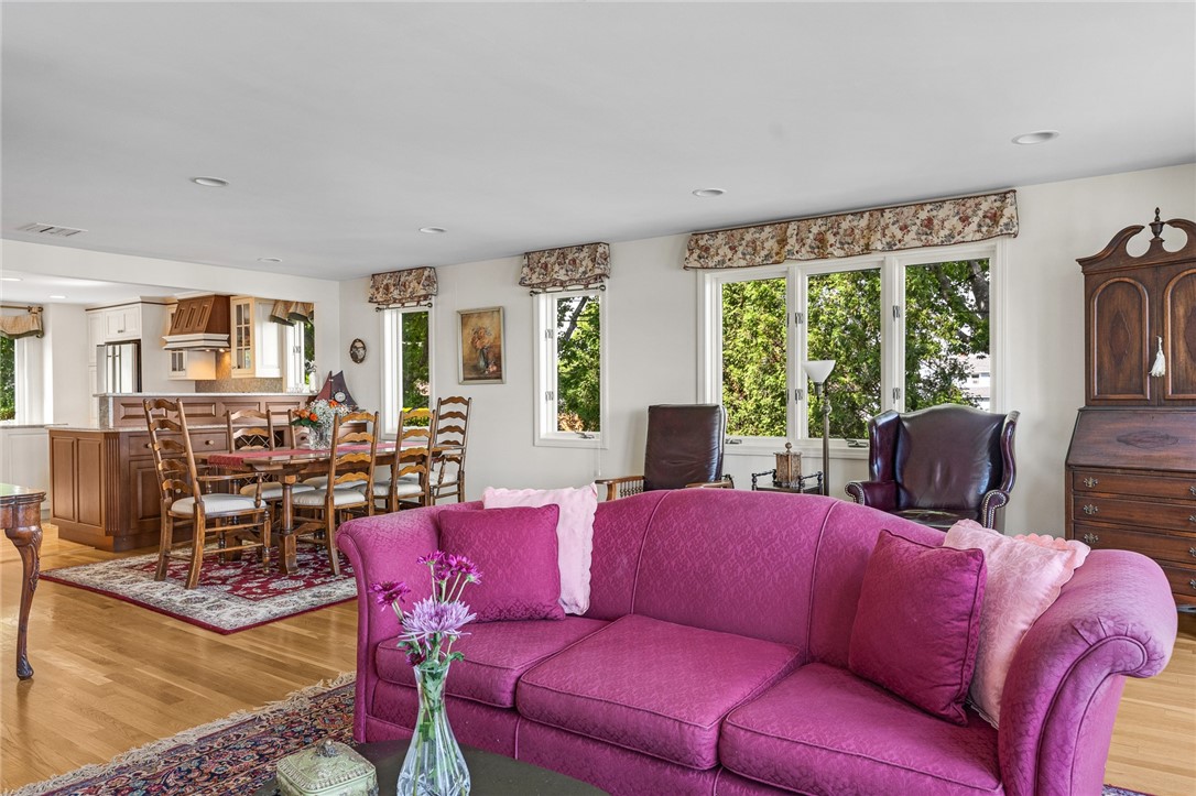 40 Oak Grove Street 10