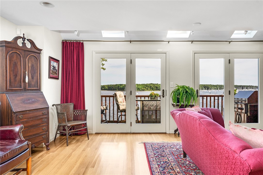 40 Oak Grove Street 10