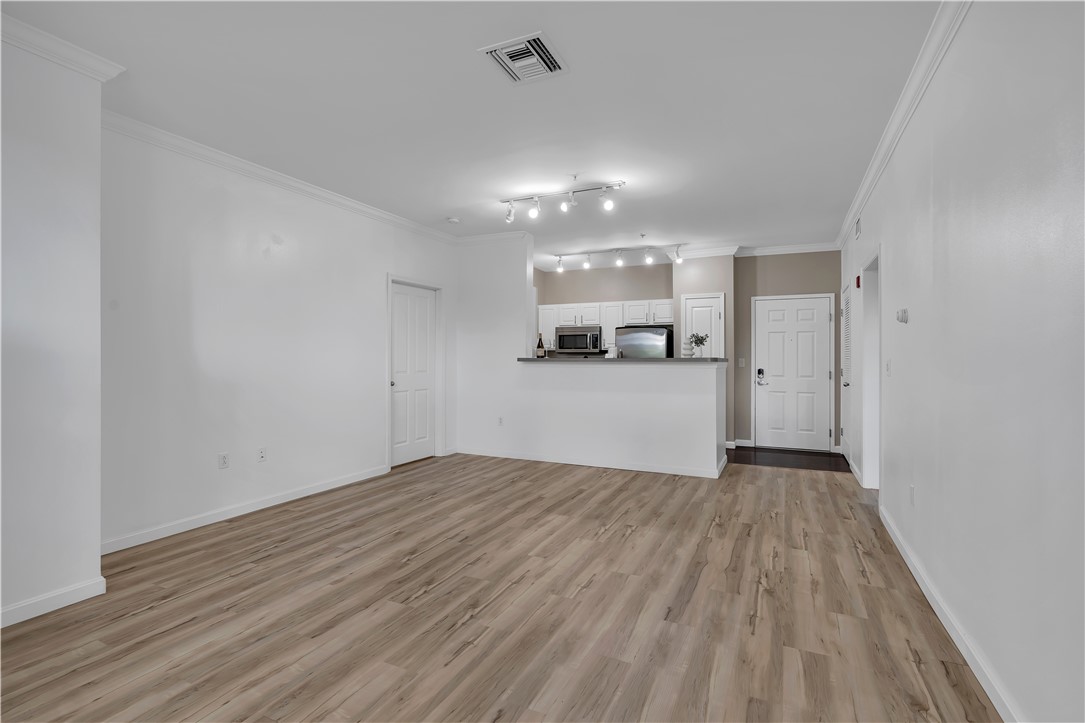 1000 Place 125 & S318