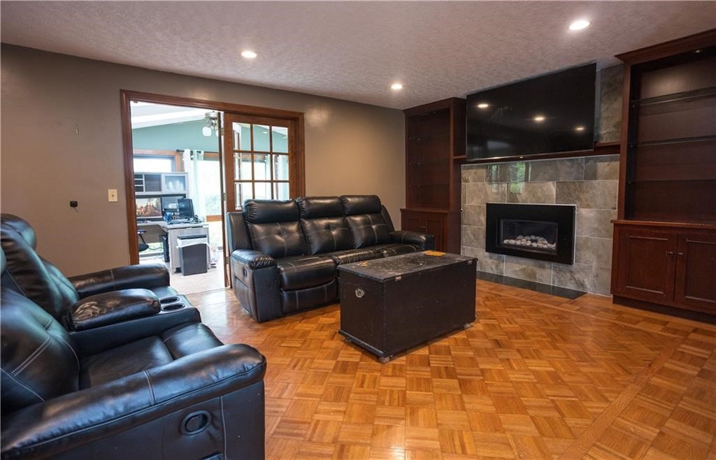 24 Carriage Way