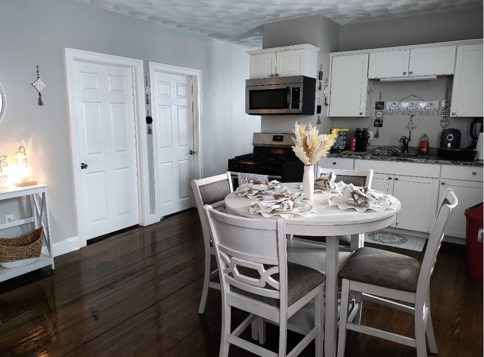 1043 Mineral Spring Avenue 3