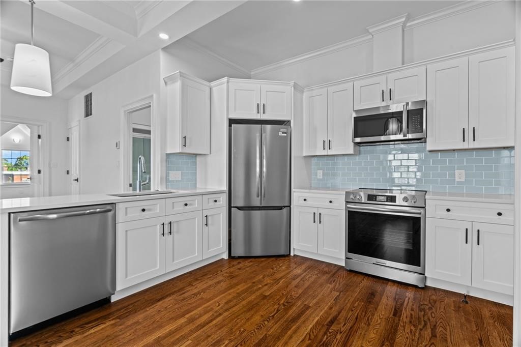 18 State Street 4 (2nd Floor West)