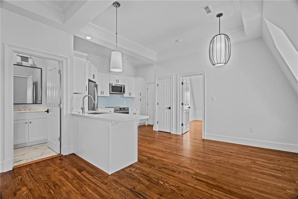 18 State Street 4 (2nd Floor West)