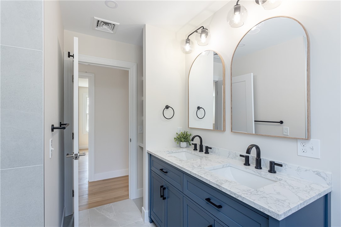 10 Mount Hope Avenue